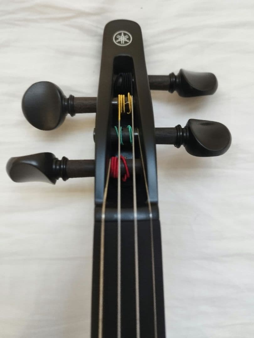 【超美品】YEV104 エレクトリックバイオリン 4弦ケース、弓と肩当てセット