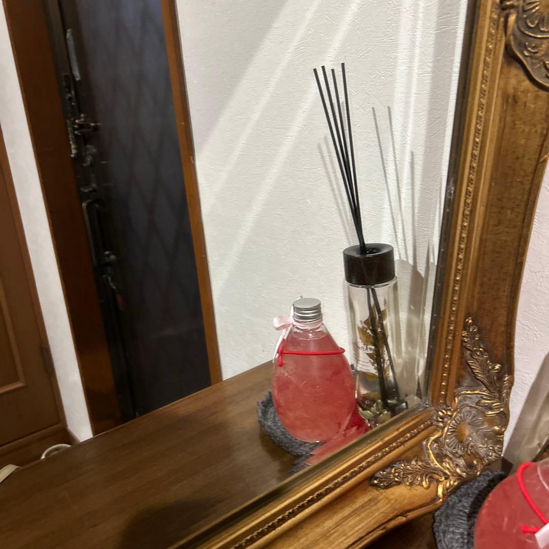アンティーク調＊彫刻入り金色フレームの鏡