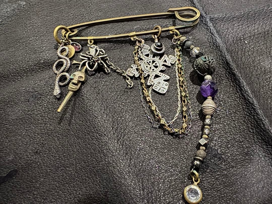 hyde愛用ブランド　gundaブローチ