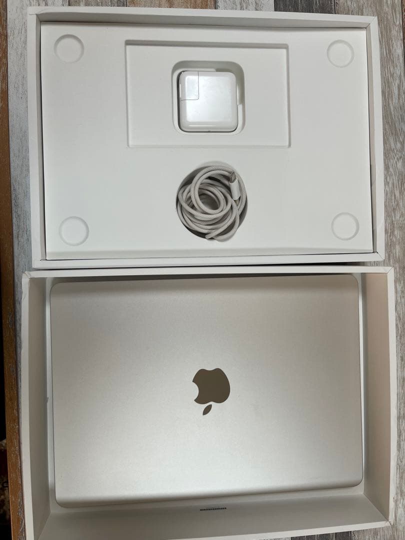 バッテリー最大容量100%MacBookair m2 スターライト 充電器箱付き