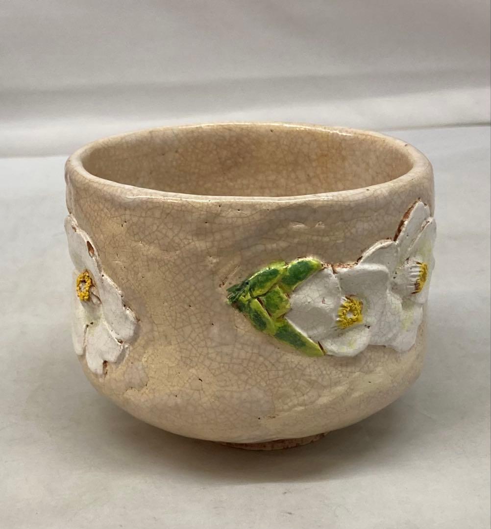 B348s 「水月焼　椿図抹茶茶碗」竹本輝夫作　天神蟹山水彫 伊予松山 茶道具