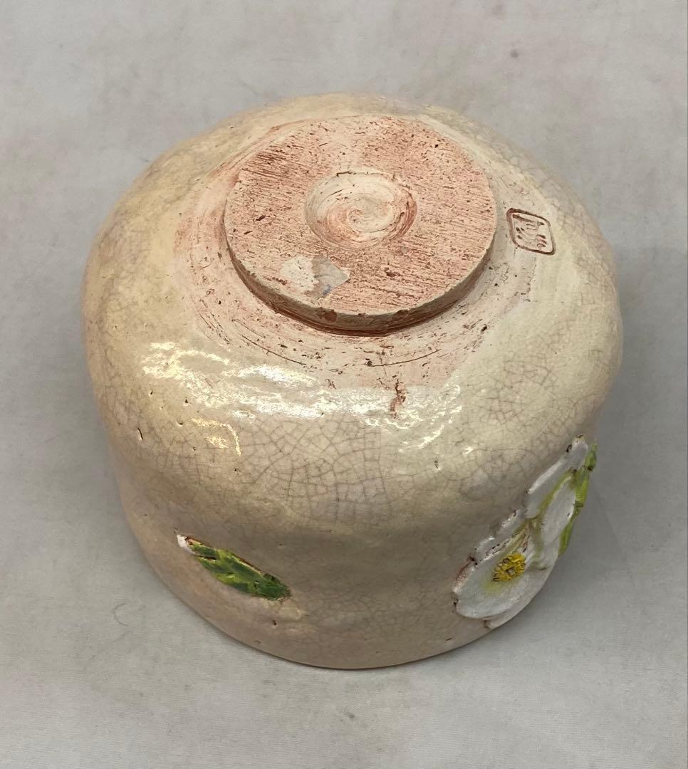 B348s 「水月焼　椿図抹茶茶碗」竹本輝夫作　天神蟹山水彫 伊予松山 茶道具