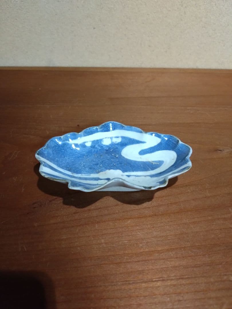 江戸前期 染付 菊流水紋 葉型小皿