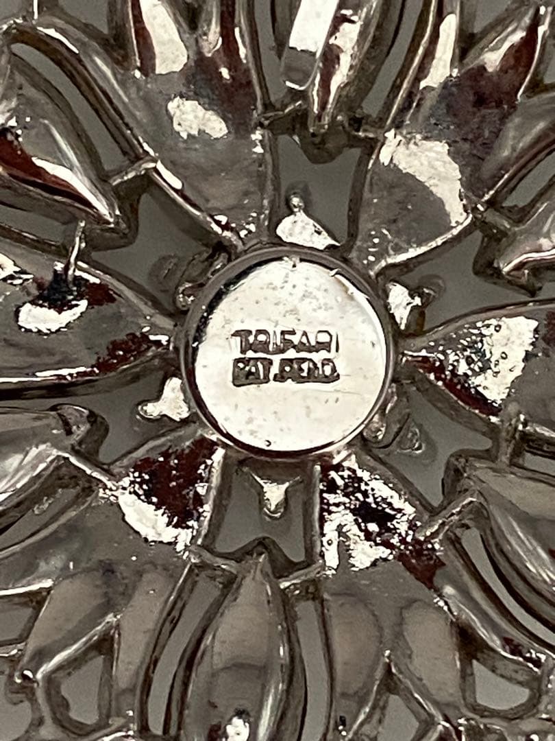 lotuscloud 2520⭐️TRIFARI トリファリヴィンテージブローチ