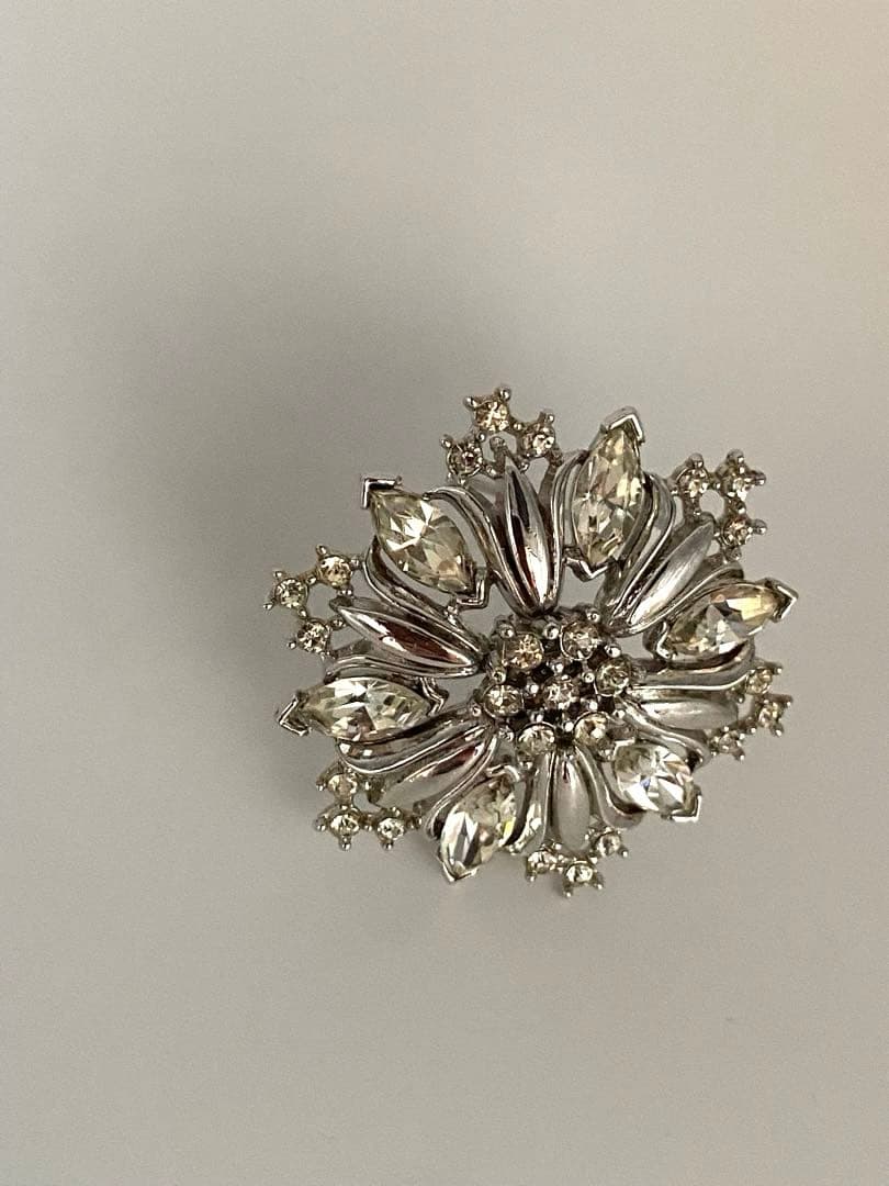 lotuscloud 2520⭐️TRIFARI トリファリヴィンテージブローチ