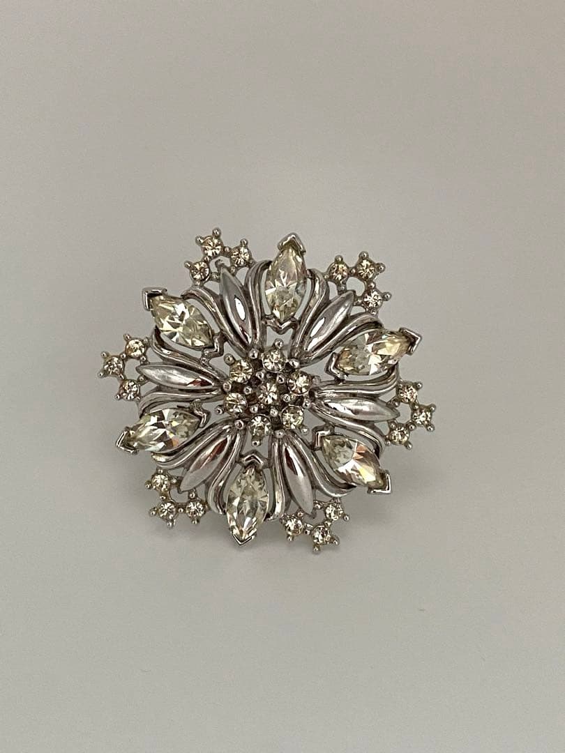 lotuscloud 2520⭐️TRIFARI トリファリヴィンテージブローチ