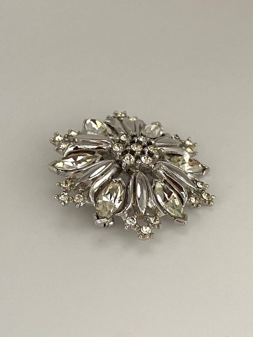 lotuscloud 2520⭐️TRIFARI トリファリヴィンテージブローチ