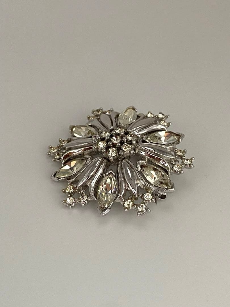 lotuscloud 2520⭐️TRIFARI トリファリヴィンテージブローチ