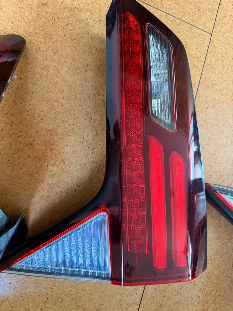 ヴェゼルru3 テールランプ 4個セット レッド/クリア