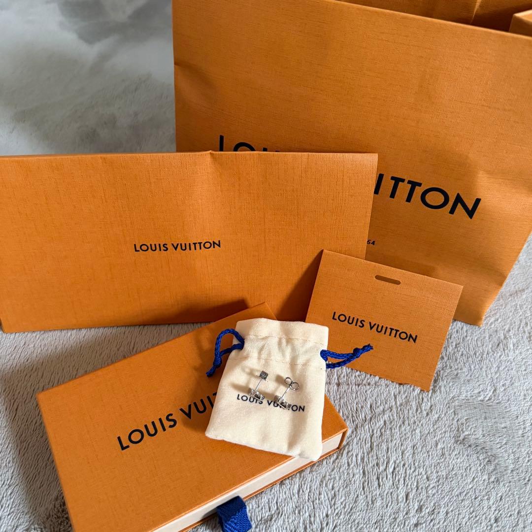 Louis Vuitton シルバー ピアス