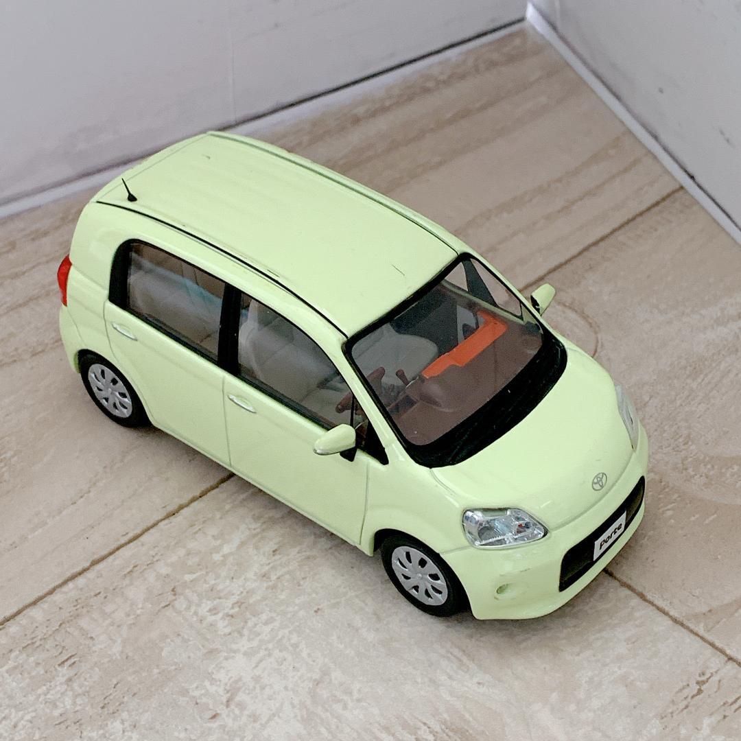 1/30　トヨタ　ポルテ　ミニカー　エアグリーンパールクリスタルシャイン