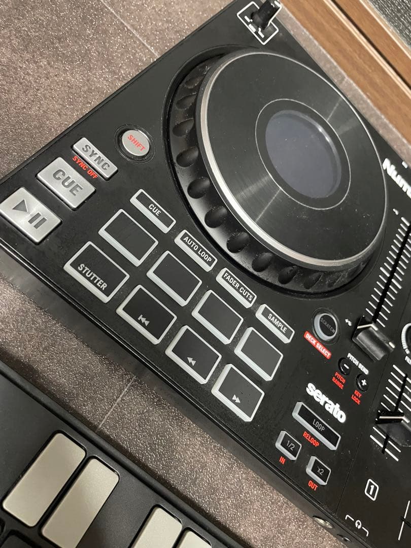 Numark Mixtrack Pratinum DJコントローラー