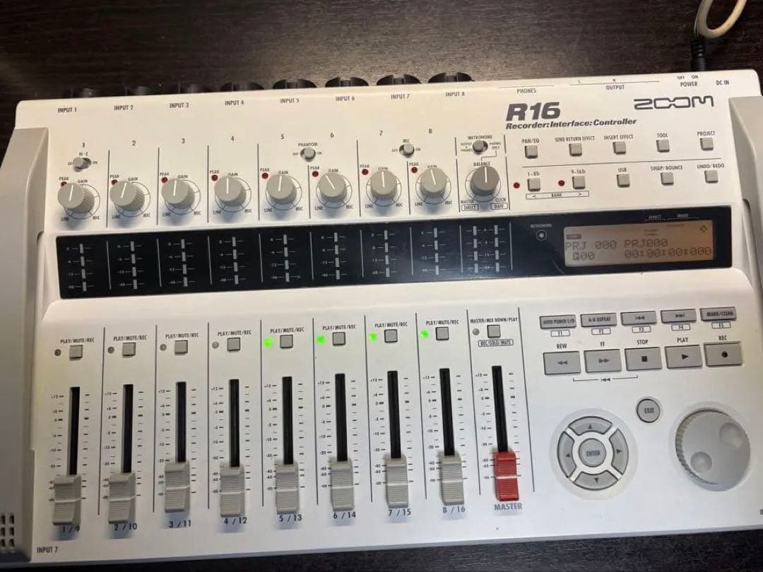 値下げZoom R16マルチトラックレコーダー　バック、SD8GB、アダプタ付き