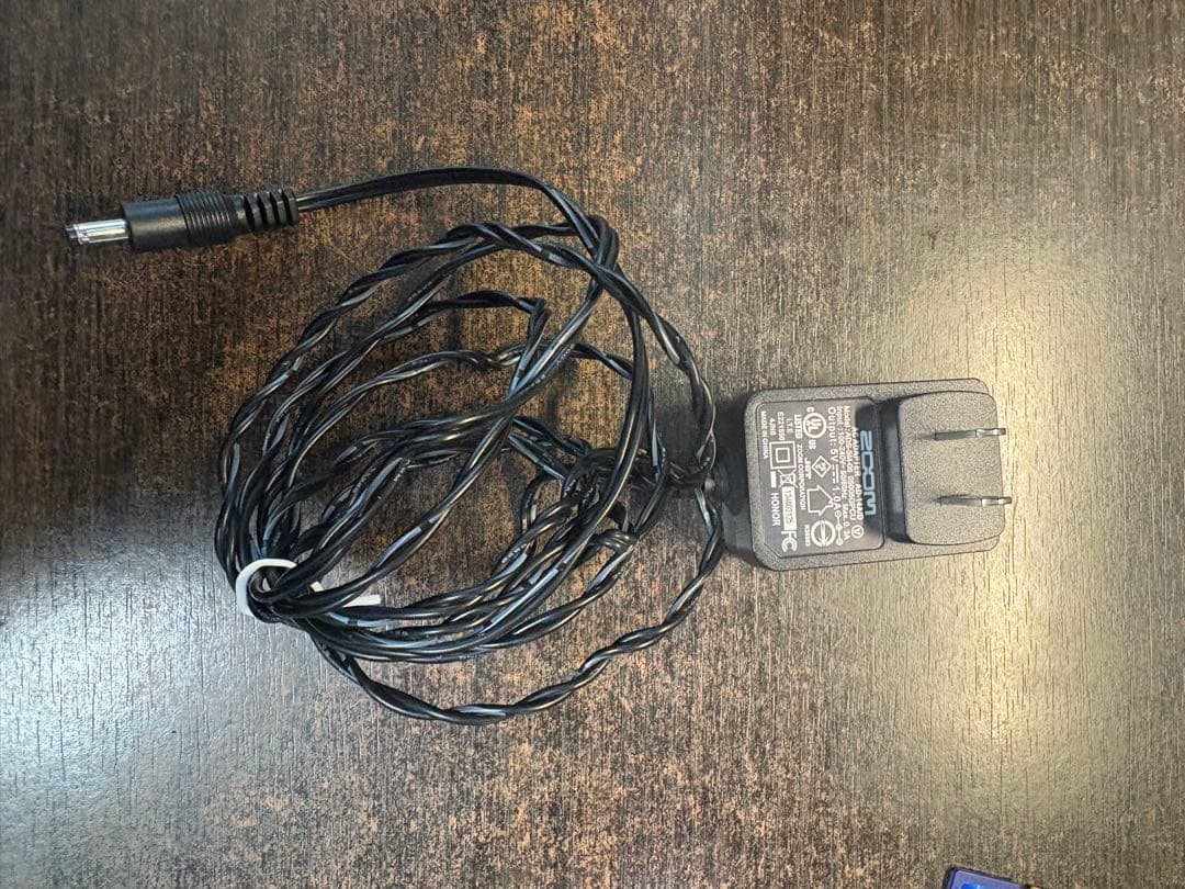 値下げZoom R16マルチトラックレコーダー　バック、SD8GB、アダプタ付き