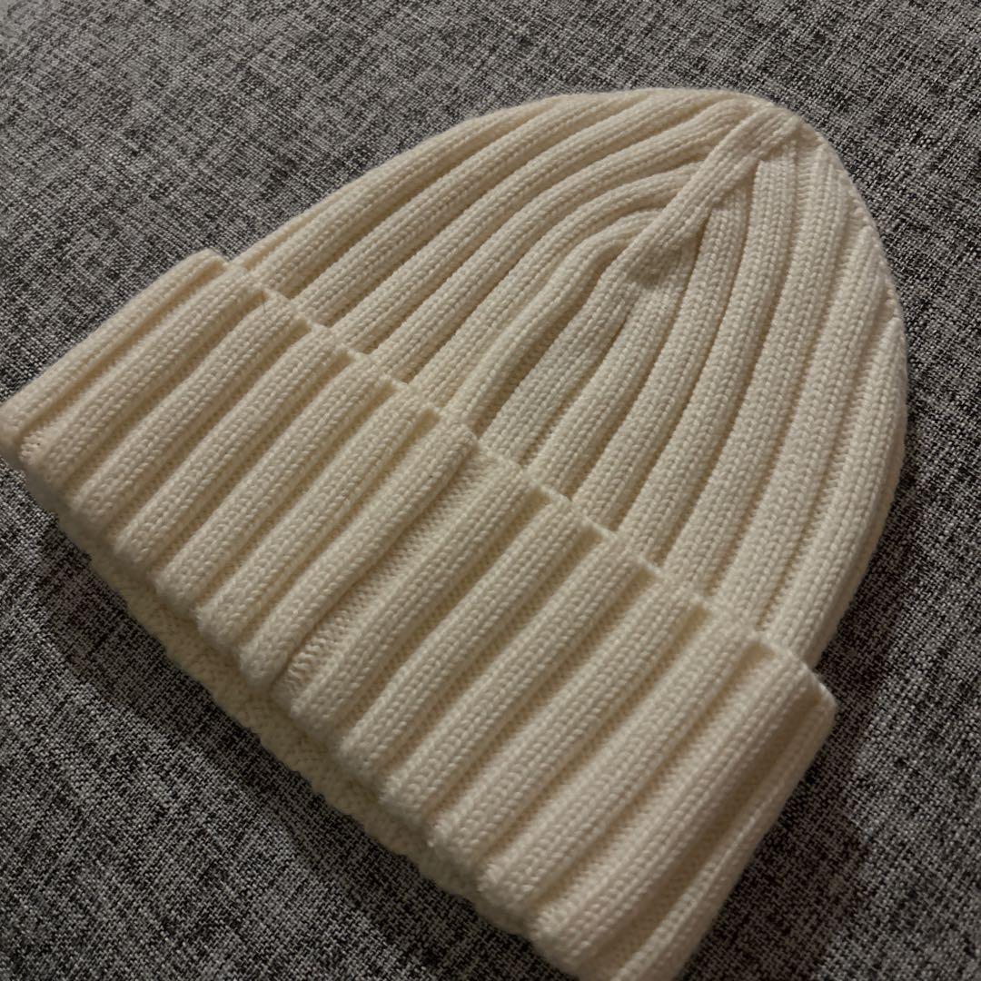 モンクレール 白ニット帽