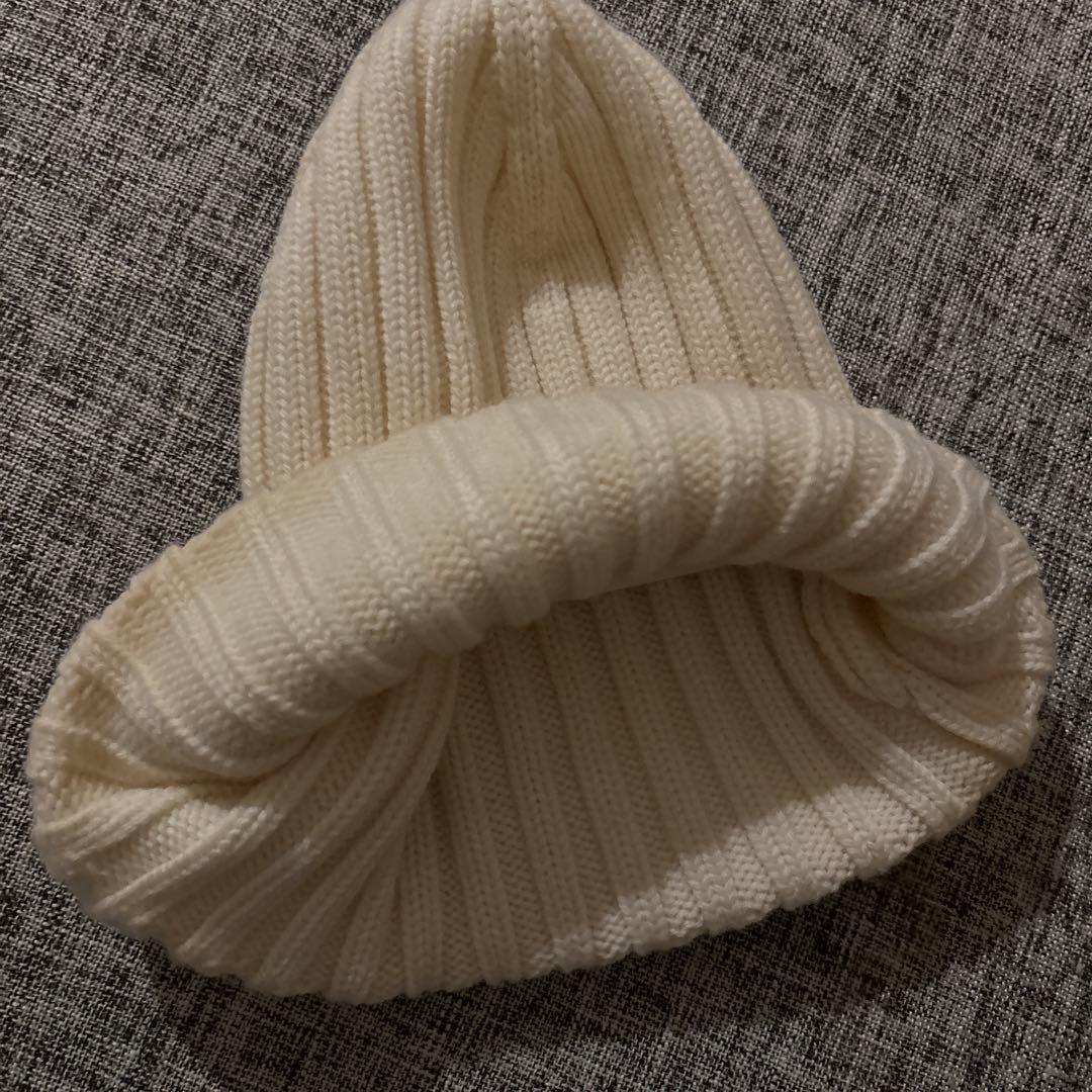 モンクレール 白ニット帽