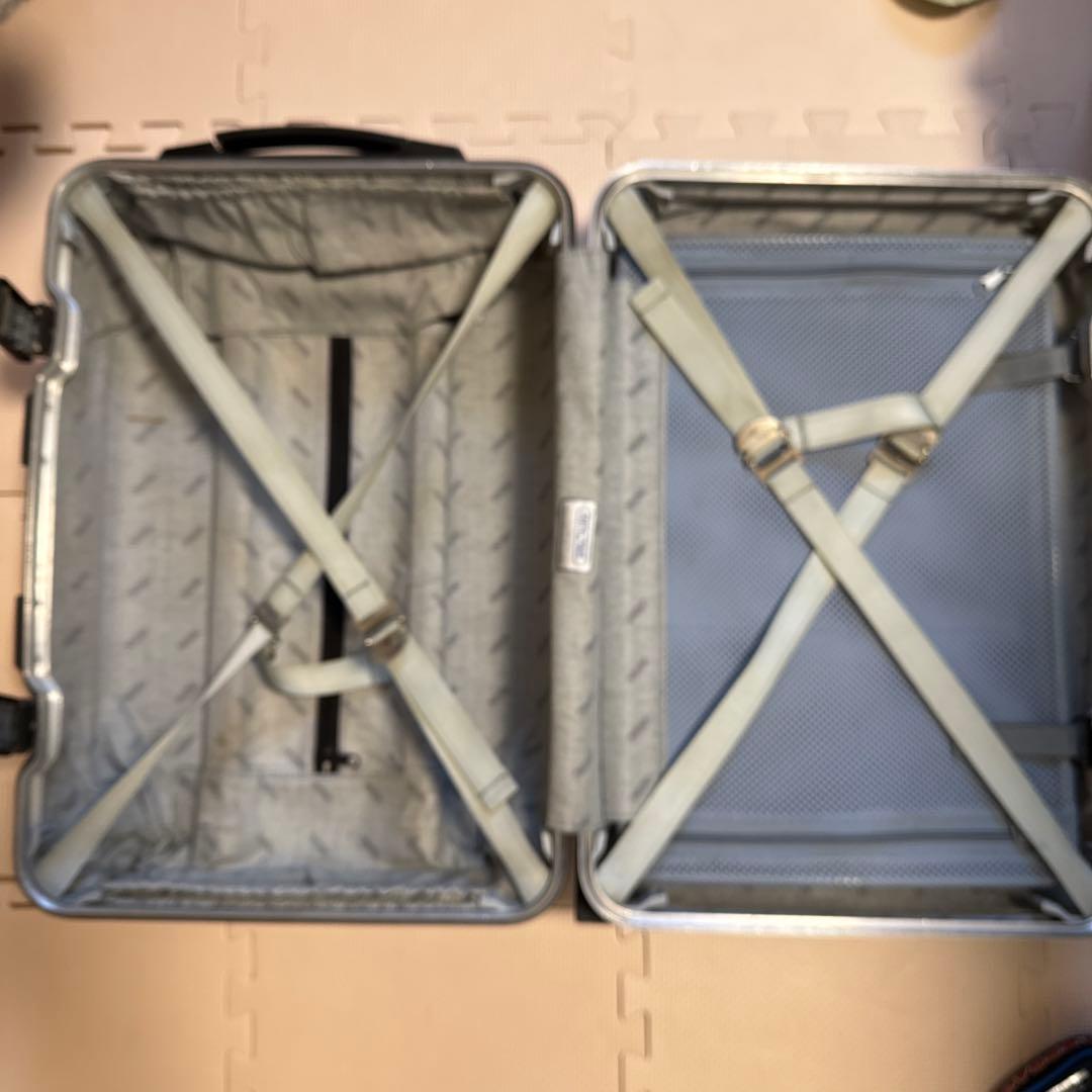 RIMOWA ブラック ハードキャリーケース