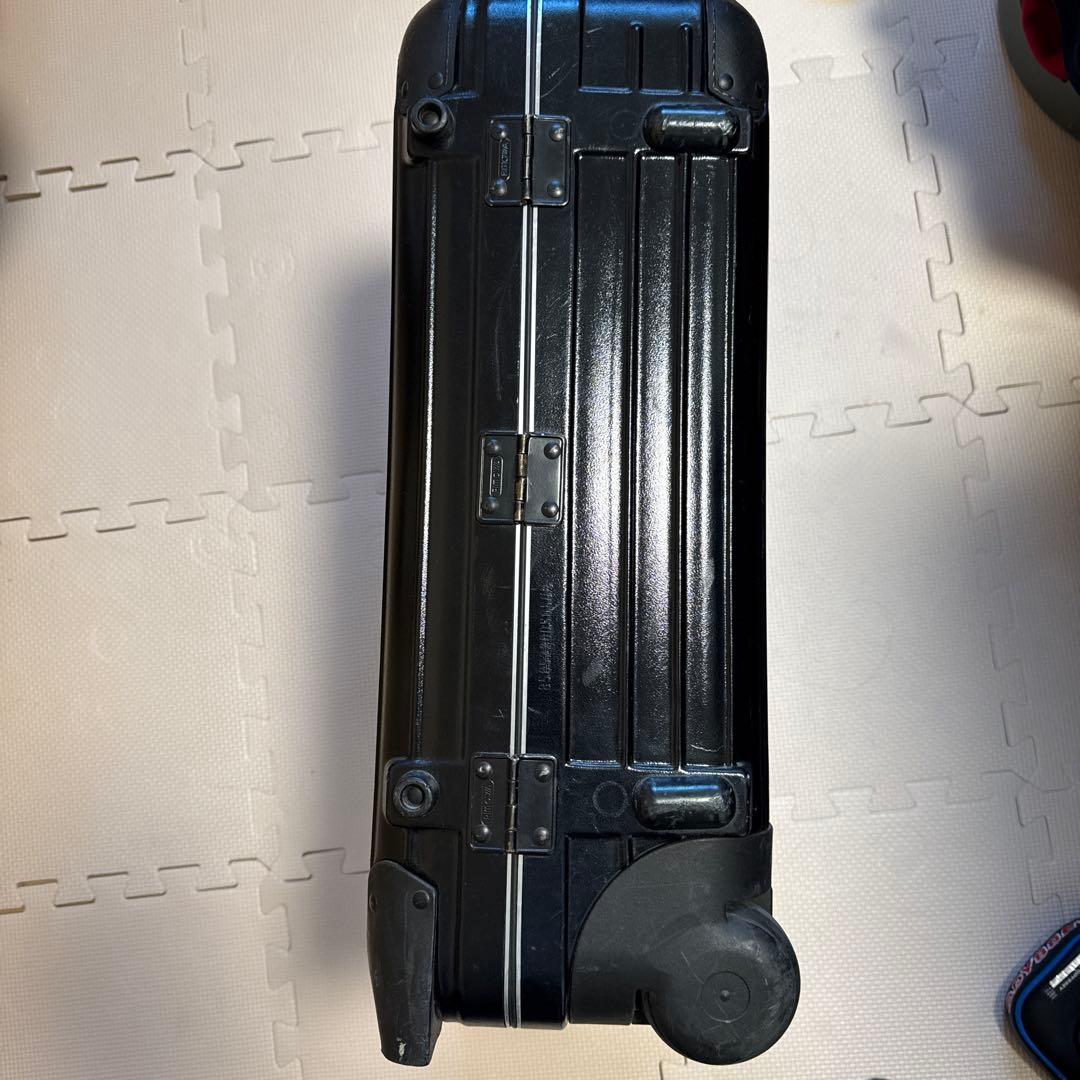 RIMOWA ブラック ハードキャリーケース