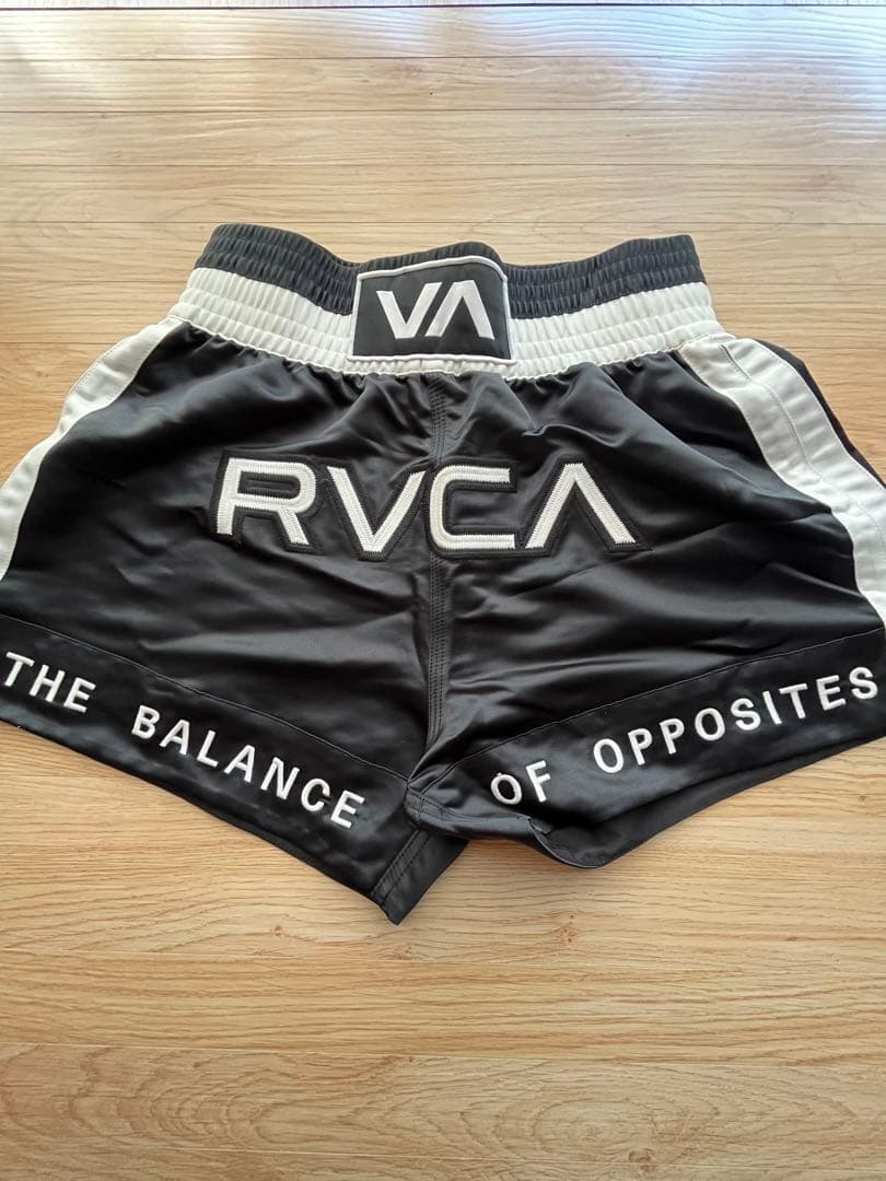 RVCA ショートパンツ 限定モデル　新品
