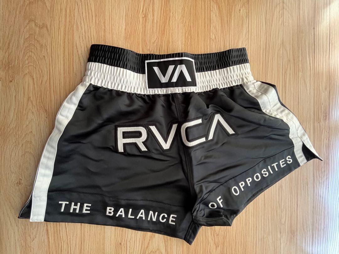 RVCA ショートパンツ 限定モデル　新品
