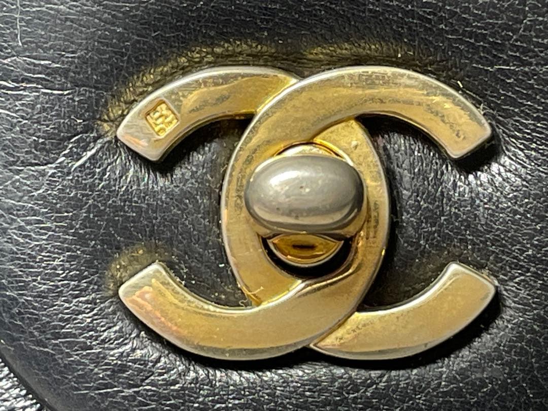 CHANELノベルティ シェブロン Vステッチ Wフラップ ショルダー