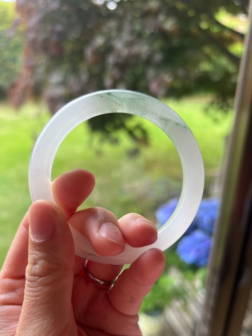 新疆天山翠　雪翠白底青　ヒスイ氷飄花　(内径)圏口54バングル　天然石　一口翠