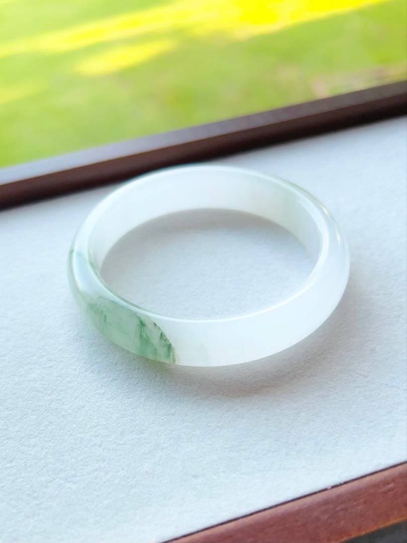 新疆天山翠　雪翠白底青　ヒスイ氷飄花　(内径)圏口54バングル　天然石　一口翠