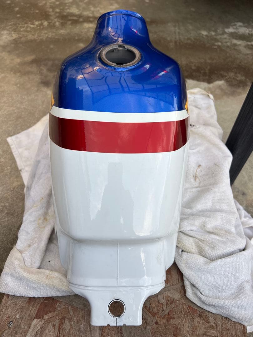 ホンダ　HONDA FTR223 新車外しタンク　純正トリコロール