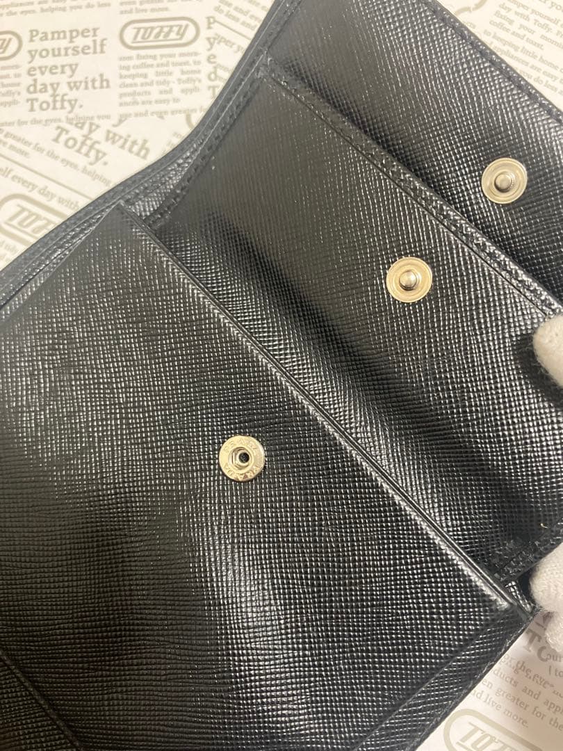 プラダ　折り財布　ブラック　テスート