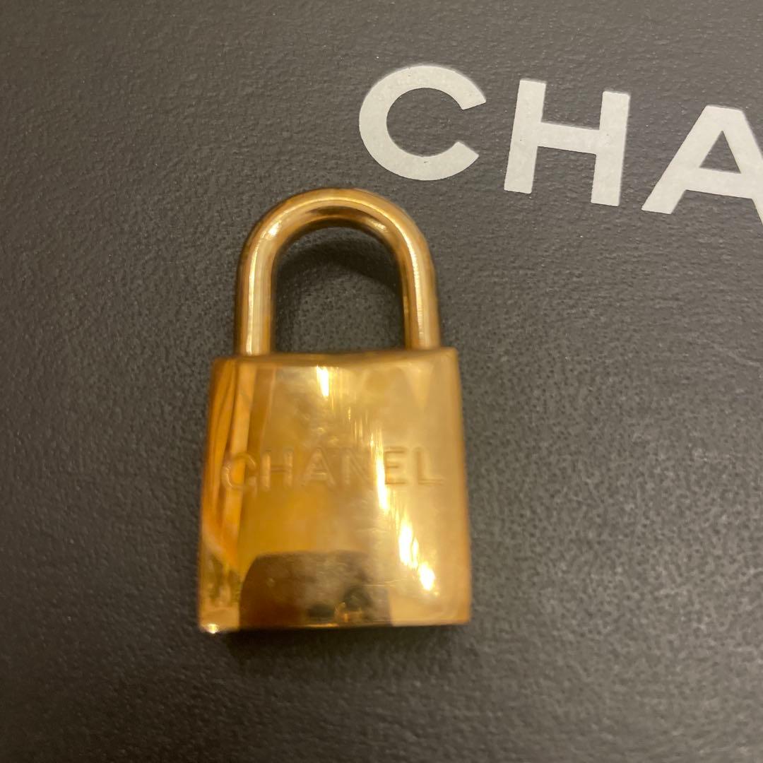 CHANEL ゴールド 南京錠
