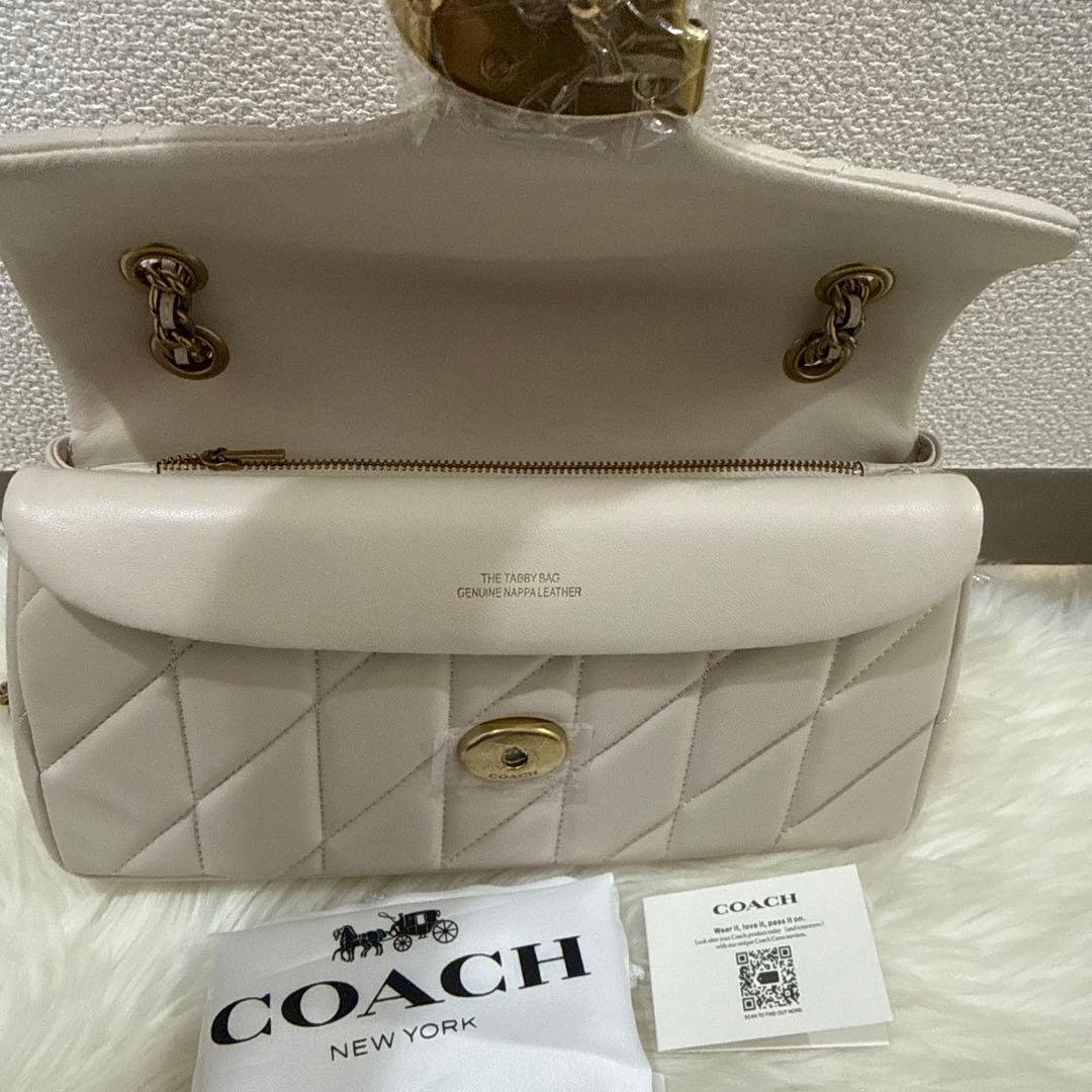 COACH ブラック ショルダーバッグ キルティング　26cm