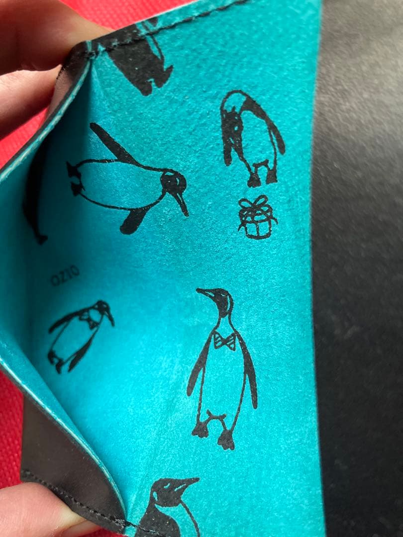 新品未使用 【OZIO】レザー名刺入れ ブラック/ターコイズ ペンギン柄