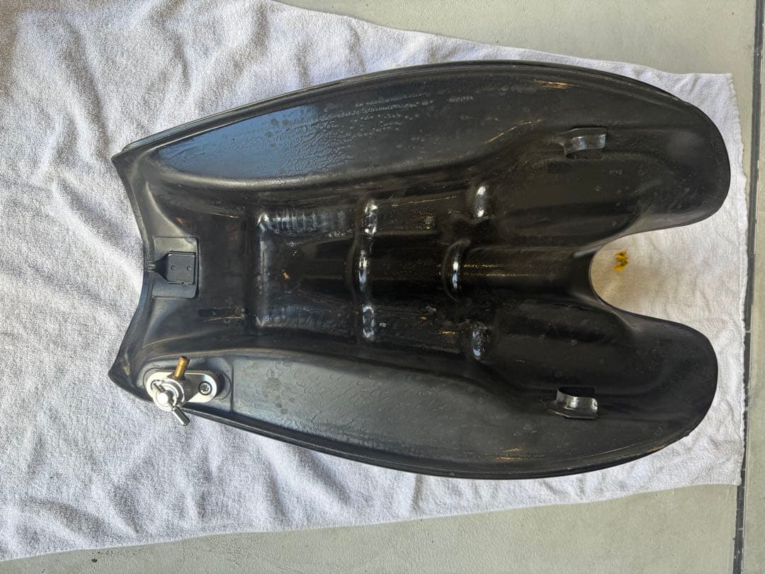 Kawasaki KZ1000 ガソリンタンク ピンゲル付き