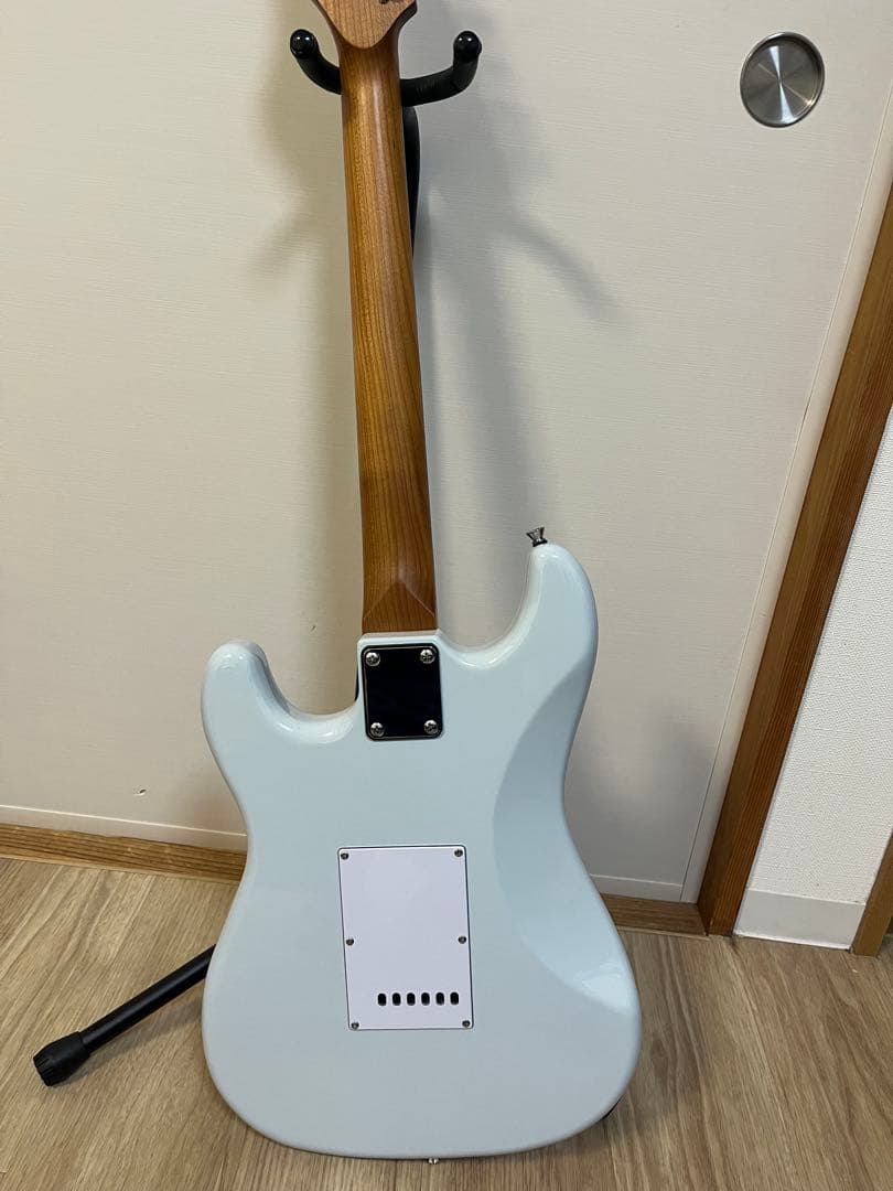Eris. Nestia airy blue エレキギター