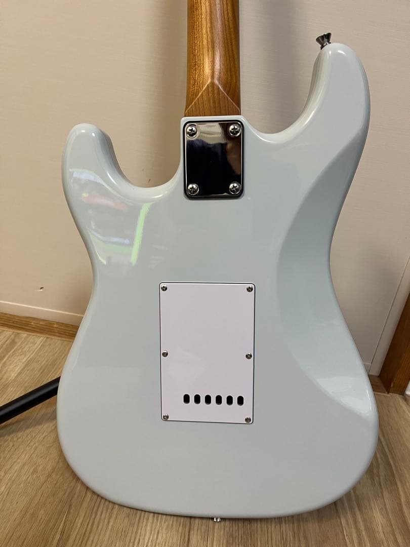 Eris. Nestia airy blue エレキギター