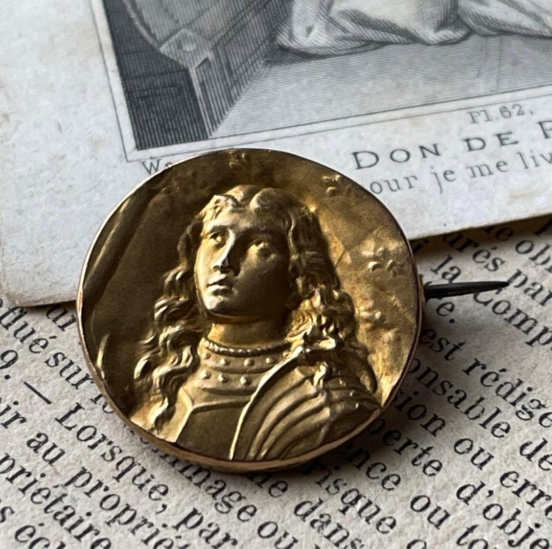 ジャンヌダルクのブローチ　フランスアンティーク　ゴールドプレートフィックス未使用