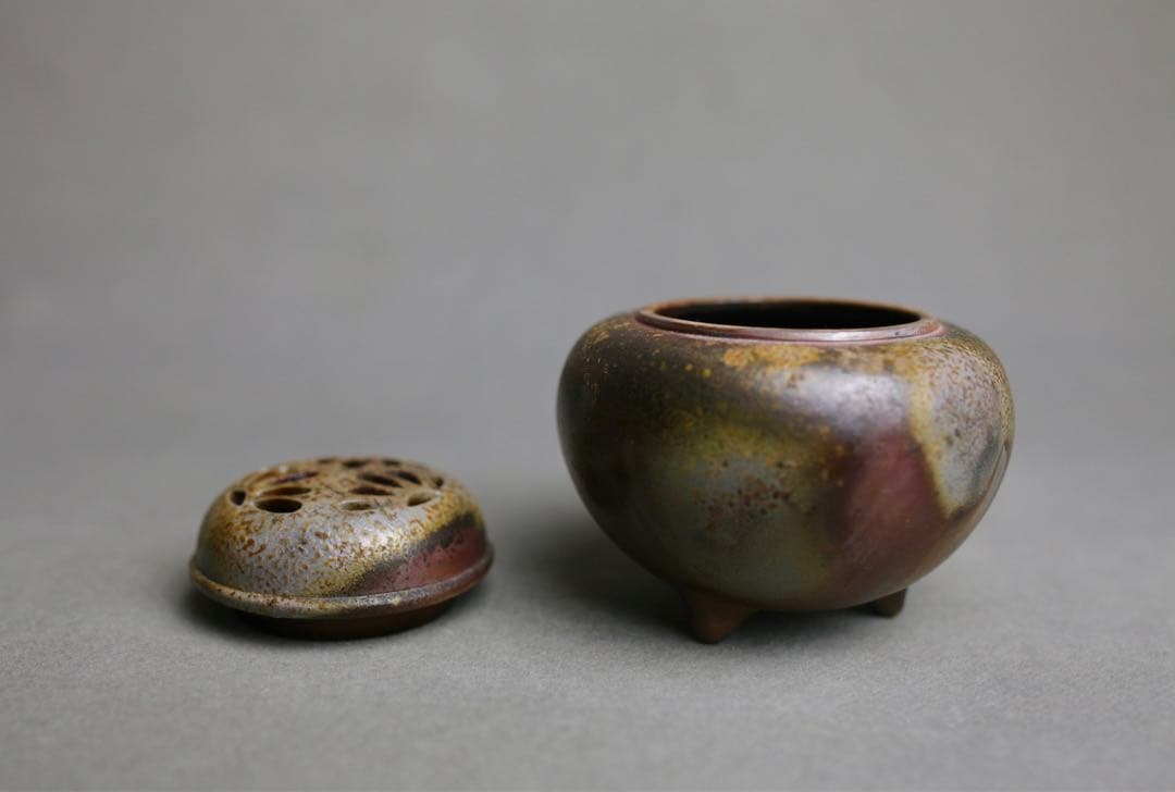 備前焼　龍峰　無形文化財　 三足 香炉　茶道具　茶器　共箱 菊　香炉