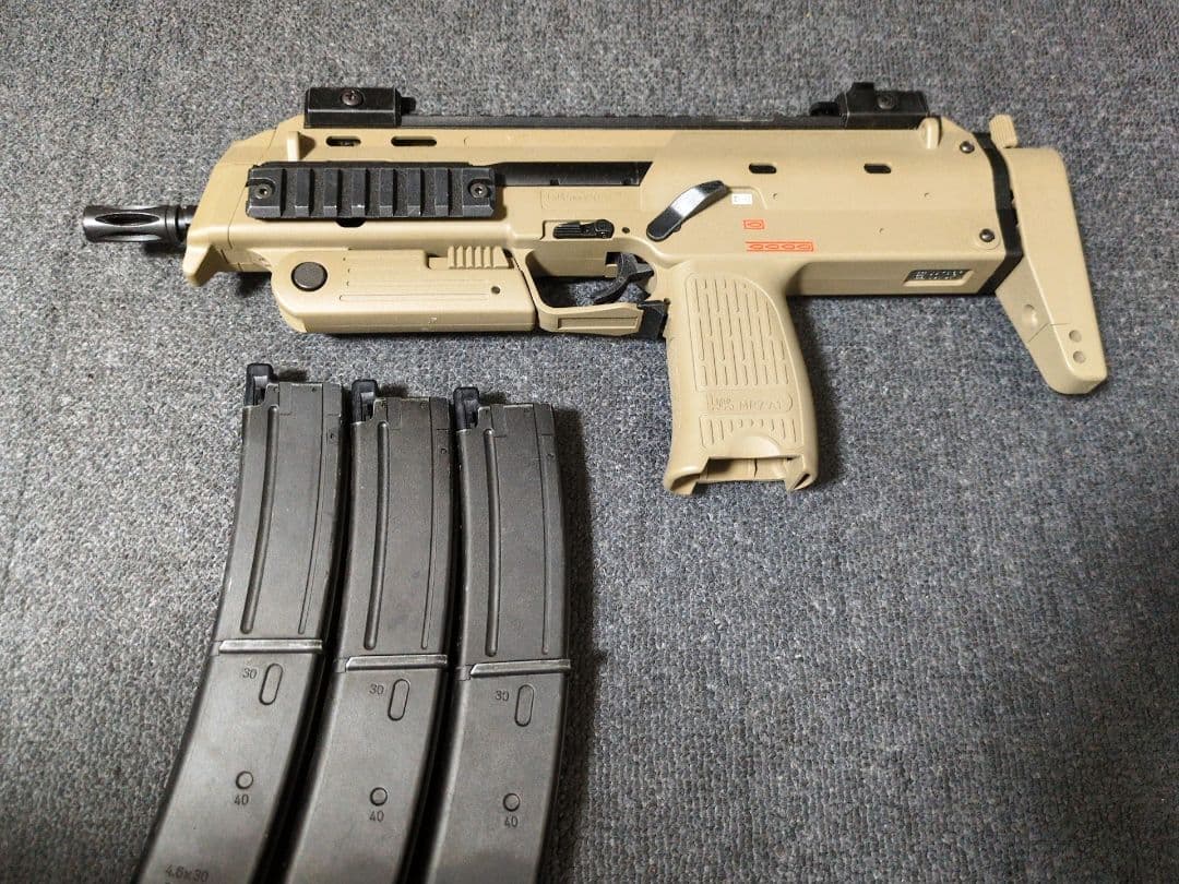東京マルイ　MP7　ガスガン マガジン3本付き