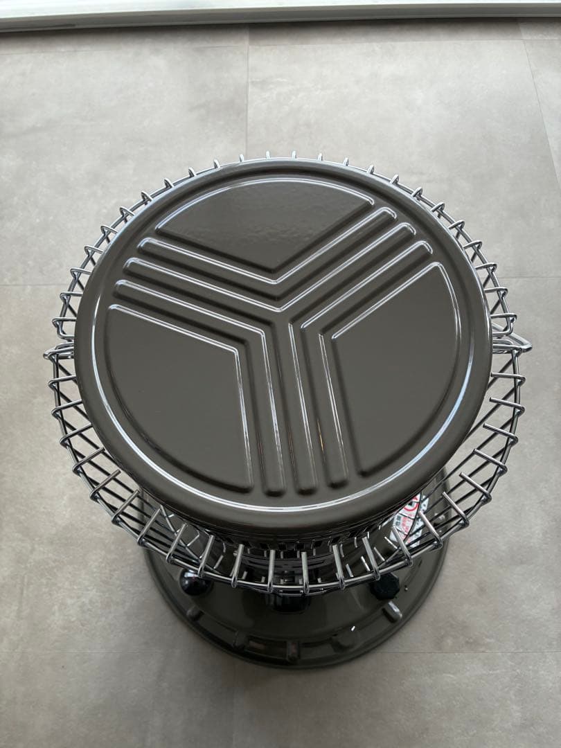 【トヨトミ】対流形 石油ストーブ 二面窓KS-67H(HC) グレージュ