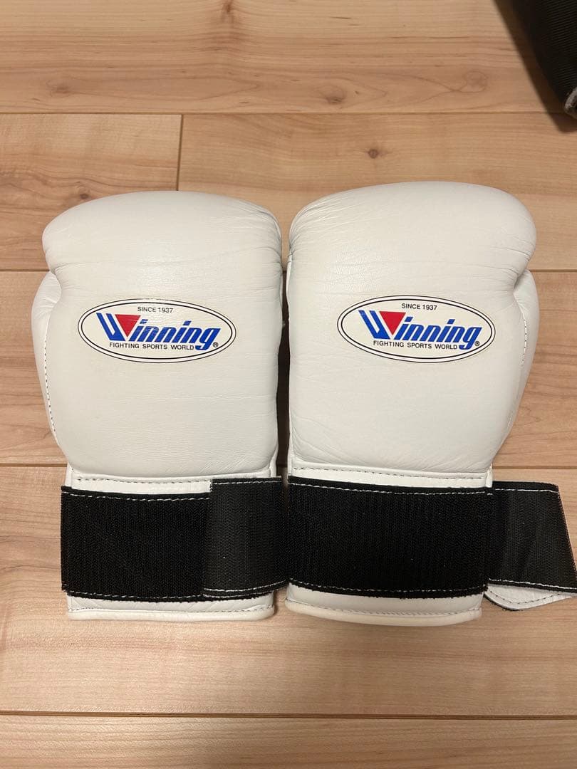 Winning ボクシンググローブ 8 oz ホワイト