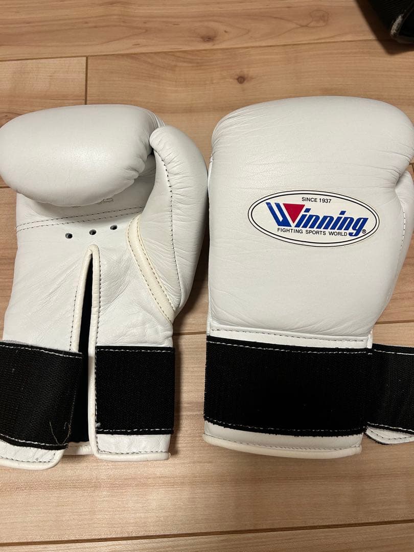 Winning ボクシンググローブ 8 oz ホワイト