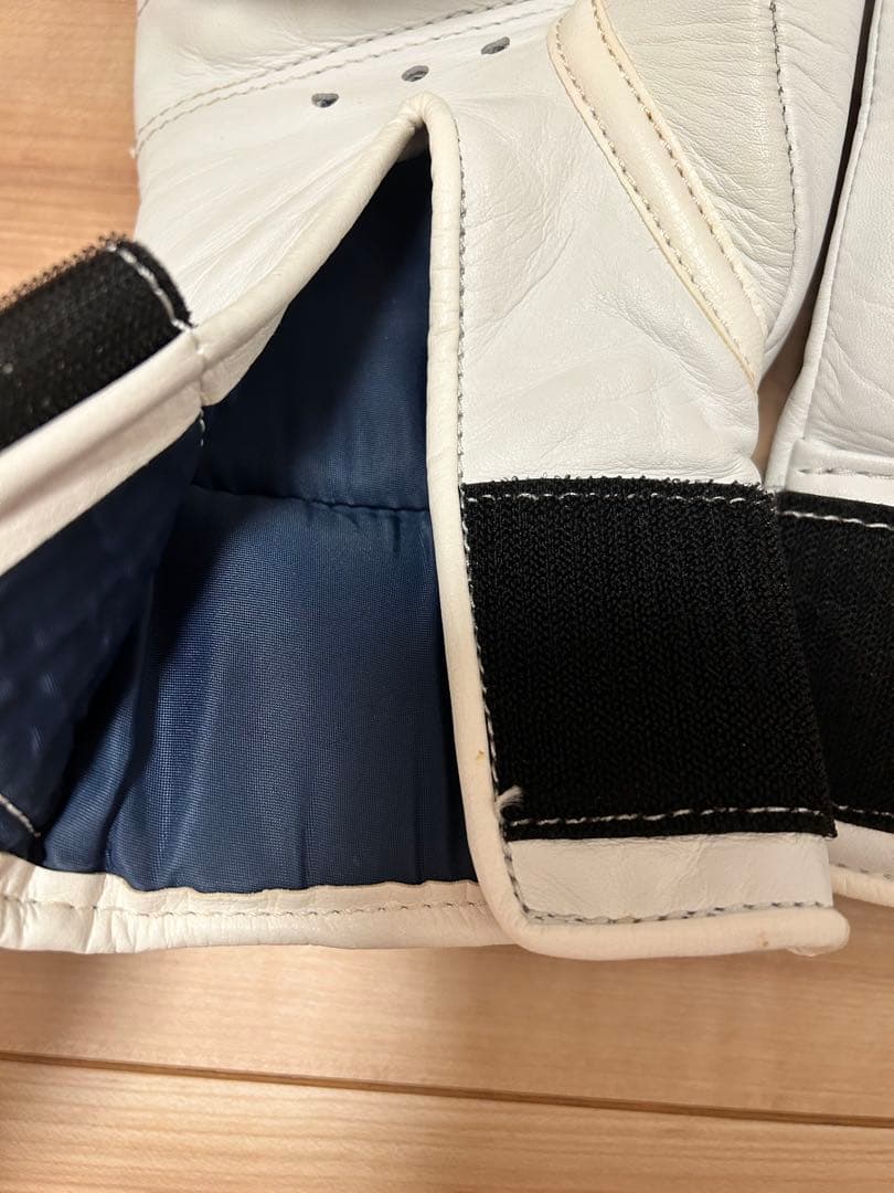 Winning ボクシンググローブ 8 oz ホワイト