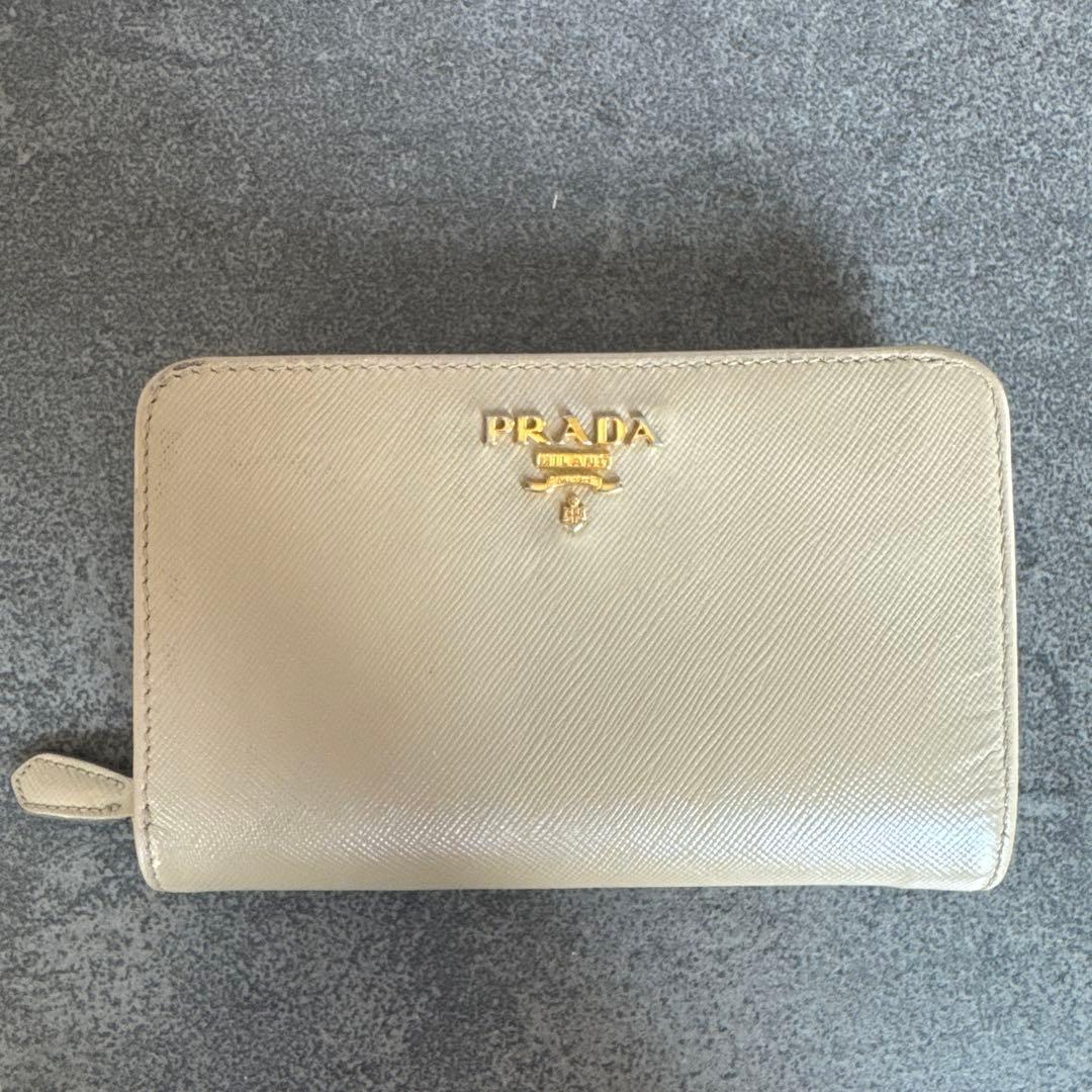 PRADA レザー 二つ折り財布 ベージュ