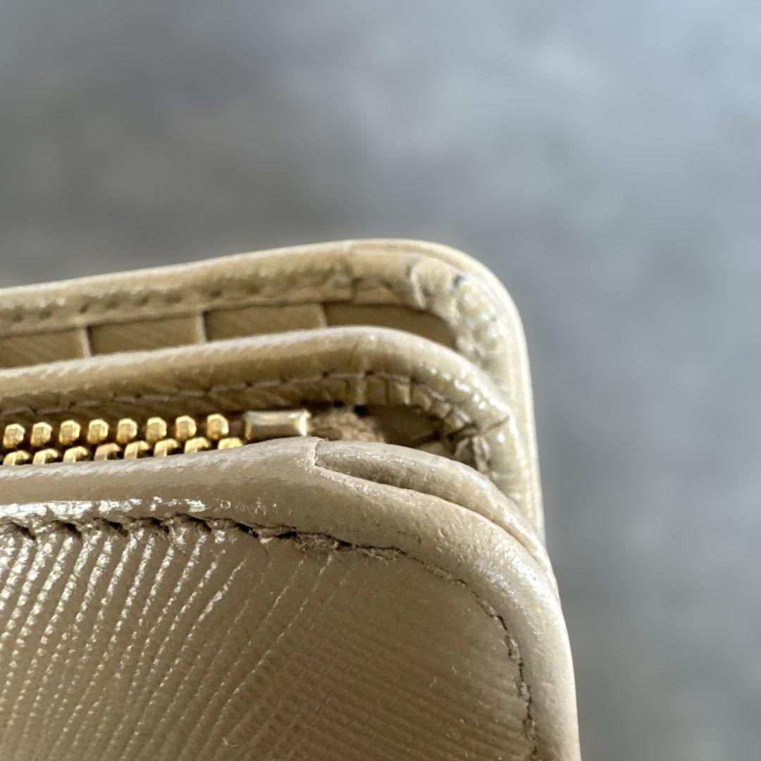 PRADA レザー 二つ折り財布 ベージュ