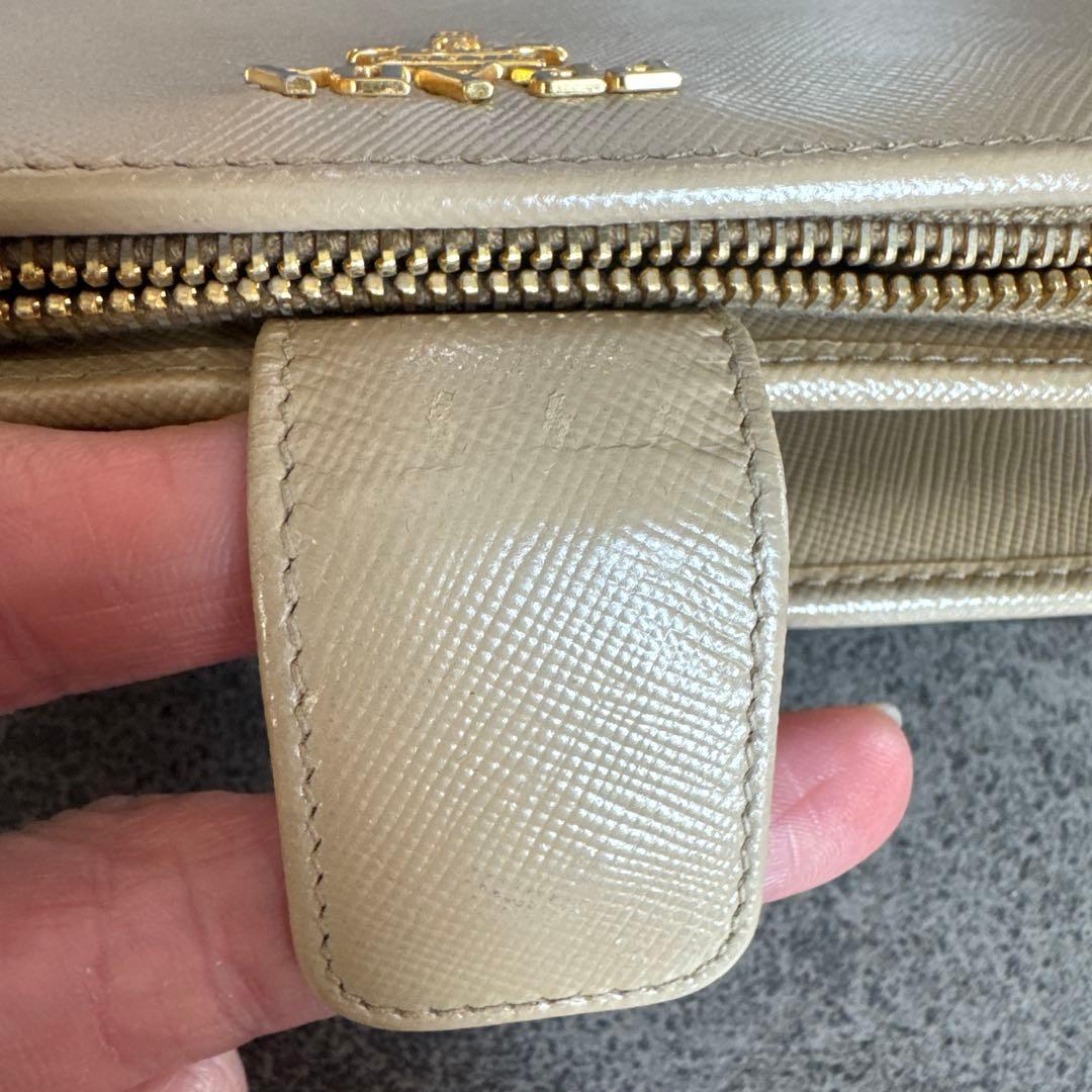 PRADA レザー 二つ折り財布 ベージュ