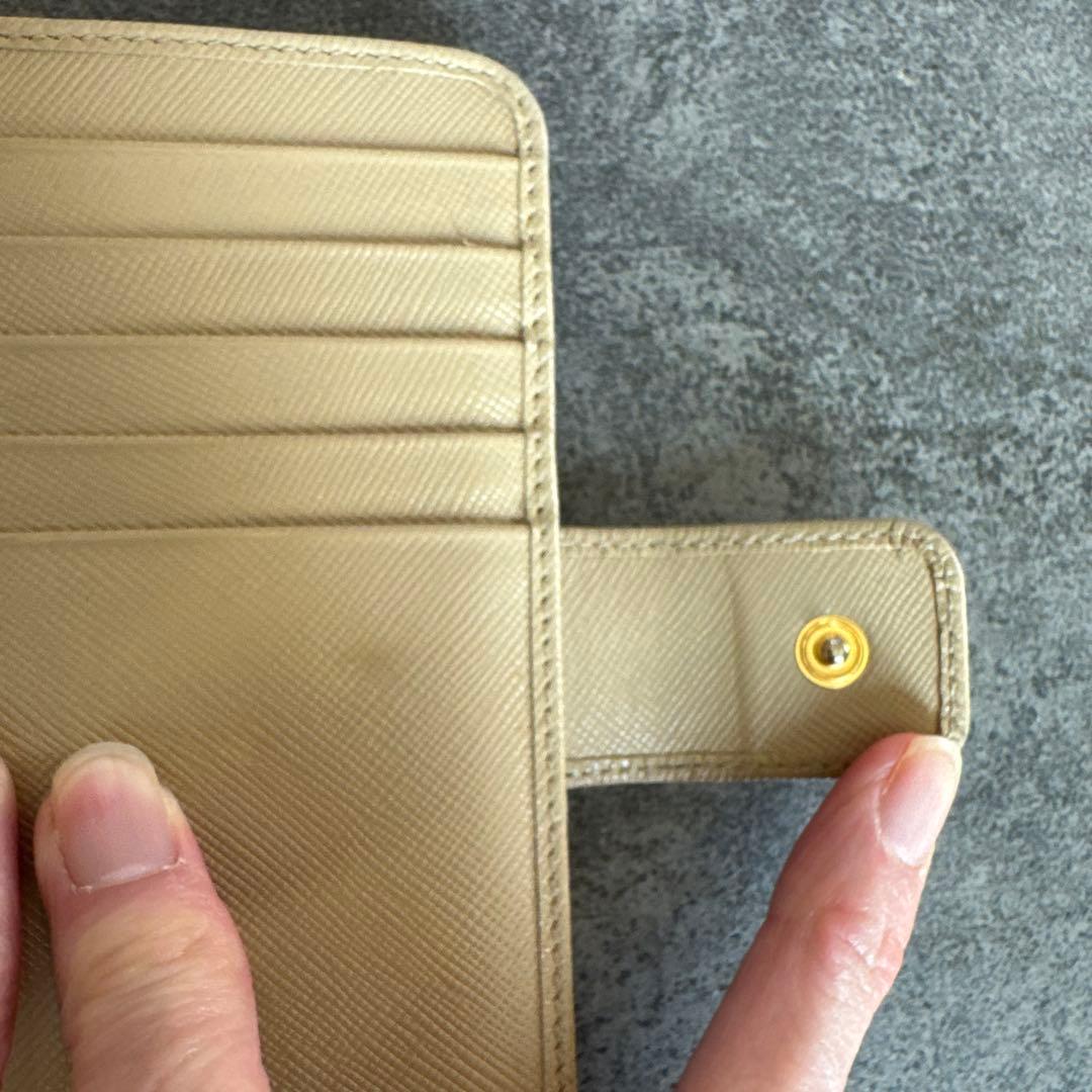 PRADA レザー 二つ折り財布 ベージュ