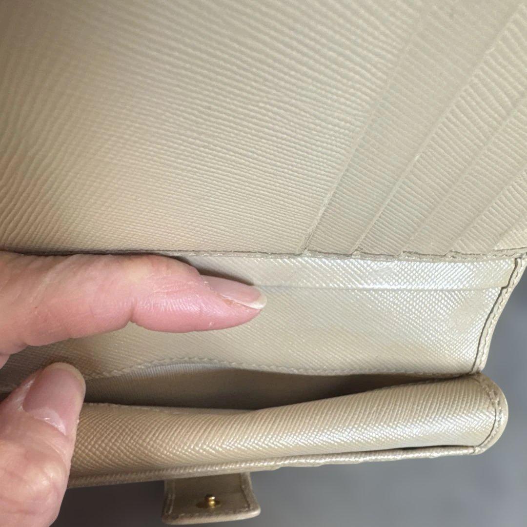 PRADA レザー 二つ折り財布 ベージュ