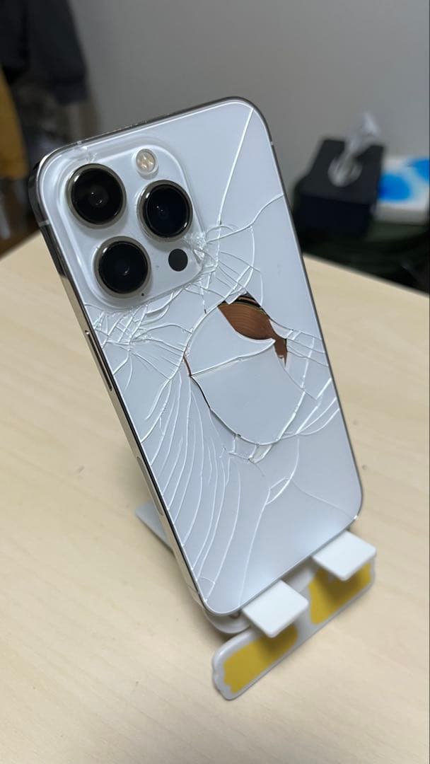 【SIMフリー】iPhone 13 Pro 256GBシルバー 背面ひび割れ