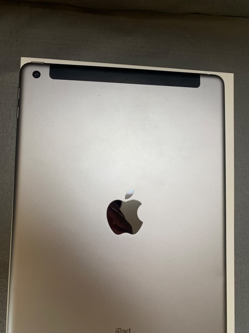 美品 SIMフリー iPad 第6世代 Cellularモデル 32GB