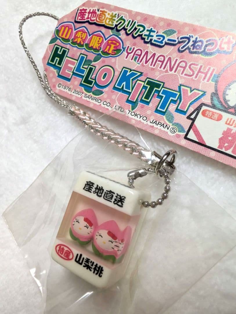 ご当地キティ　山梨限定 産地直送クリアキューブ 白桃 根付け ストラップ
